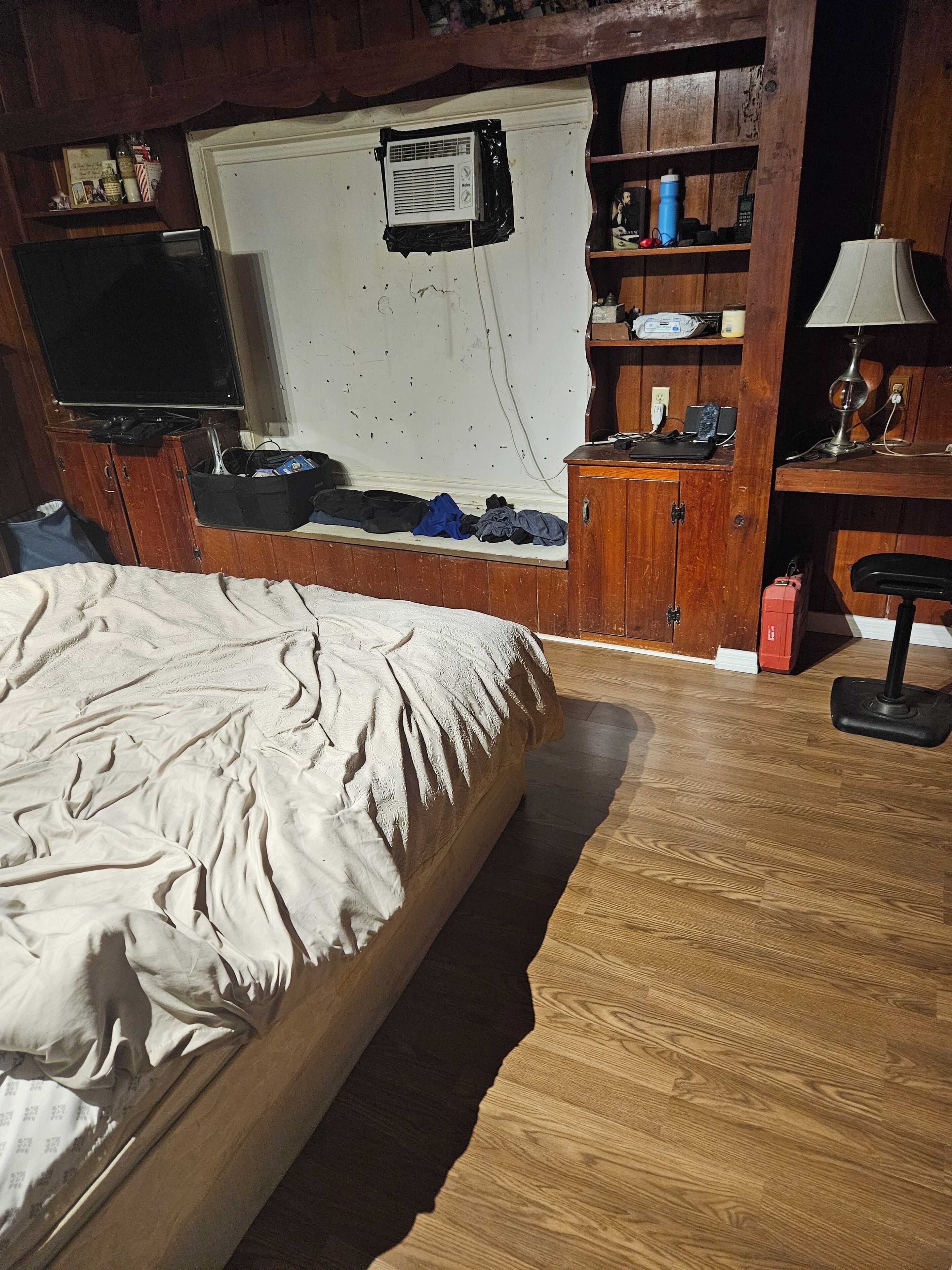 1 bedroom, iron/ironing board