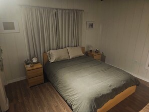 1 camera, ferro/asse da stiro