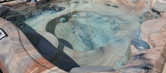 4- bed 3-bath w/private HOT TUB