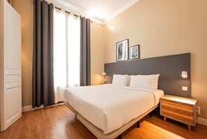 5 Schlafzimmer, Schreibtisch, Bügeleisen/Bügelbrett, kostenloses WLAN