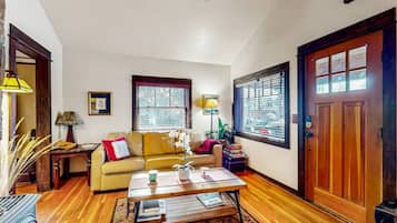 Una Smart TV, una chimenea