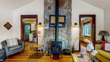 Una Smart TV, una chimenea