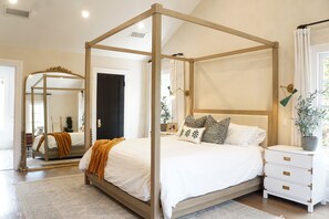 4 habitaciones, tabla de planchar con plancha, wifi y ropa de cama 
