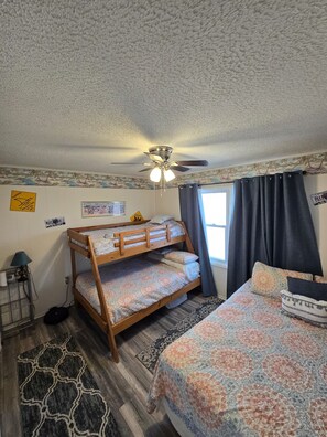 1 chambre, fer et planche à repasser, Wi-Fi gratuit, draps fournis