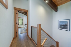 Interior - Carnelian Crest, modern 3BR cabin with hot tub - perfect Couples Retreat! (Carnelian Bay)
