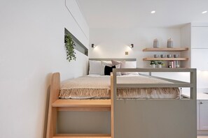 1 bedroom, internet, bed sheets