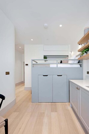 1 多间卧室、上网接入、床单