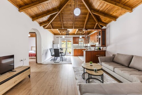 Hillside Apartment Gjirokast r 2BR With Balcony