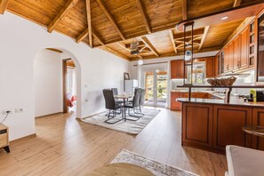 Apartment | 3 bedrooms - Hillside Apartment Gjirokast r (Gjirokastër)