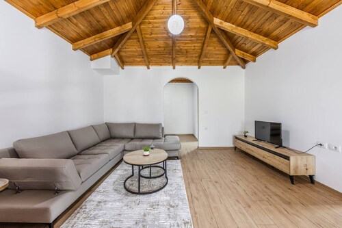 Hillside Apartment Gjirokast r