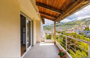 Apartment | 3 bedrooms - Hillside Apartment Gjirokast r (Gjirokastër)