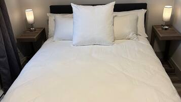 2 dormitoris, planxa i posts de planxar, wifi i roba de llit