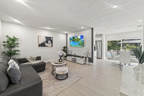 Smart TV, fireplace, table tennis