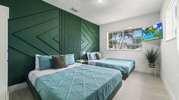 4 slaapkamers, een bureau, een strijkplank/strijkijzer, gratis wifi