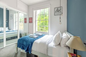 1 chambre, coffres-forts dans les chambres, fer et planche à repasser