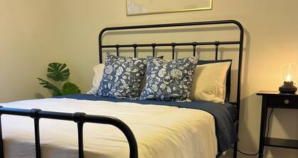 The Moultrie
1 Queen Bedroom at the Lake House