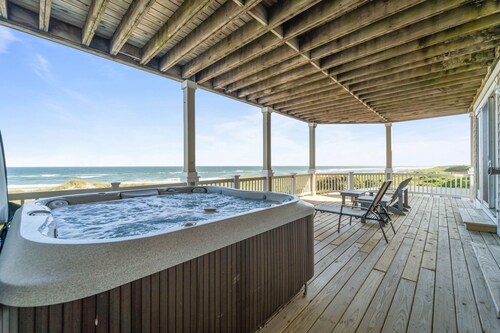 Oceanfront Oasis 2025 Upgrades, Pool, Hot Tub, Tiki Bar, Dog-Friendly & Stunning Views!