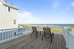 Property grounds - Oceanfront Oasis 2025 Upgrades, Pool, Hot Tub, Tiki Bar, Dog-Friendly & Stunning Views! (Hatteras)
