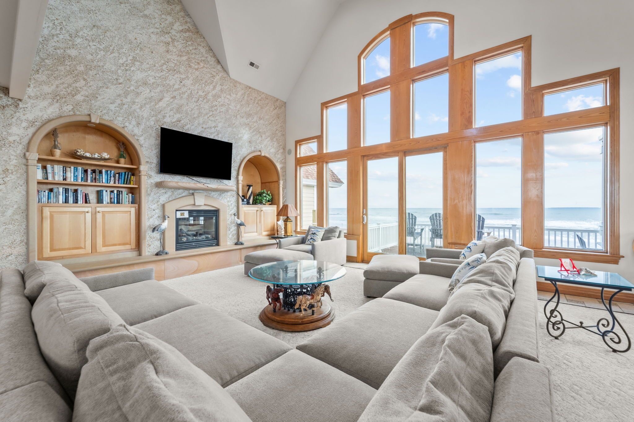 TV connectée, cheminée, jeux vidéo, lecteur de DVD