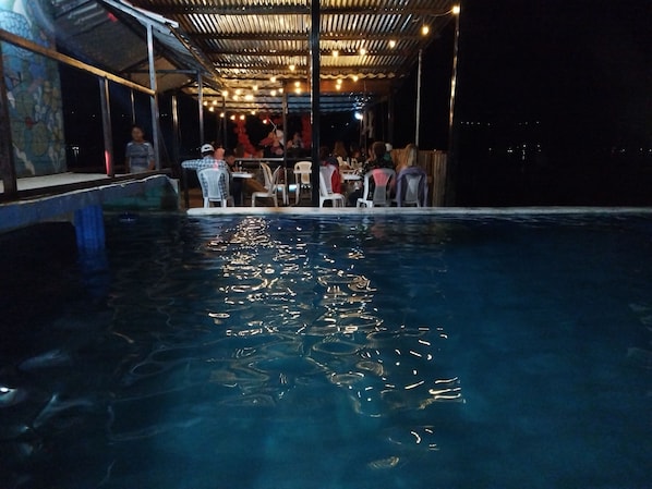 室外游泳池