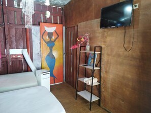 Economy Cabin, Non Smoking, Private Bathroom | Hypo-allergenic bedding, down comforters, free WiFi, bed sheets