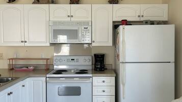 Mikrowelle, Ofen, Herdplatte, Geschirrspüler