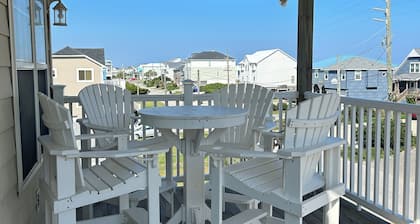 Charming and convenient 4 BR house in the heart of Surf City!