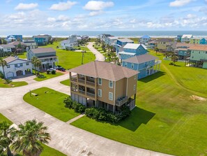 Exterior - Spacious Beach Retreat | Sleeps 25 | Perfect for Families & Groups! (Galveston)