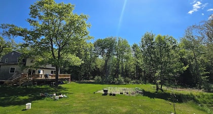 Charming Off- Grid cabin 5 min from the ocean in Midcoast Maine