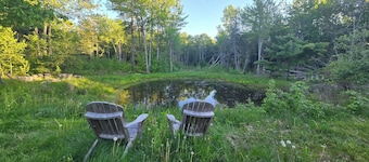 Charming Off- Grid cabin 5 min from the ocean in Midcoast Maine