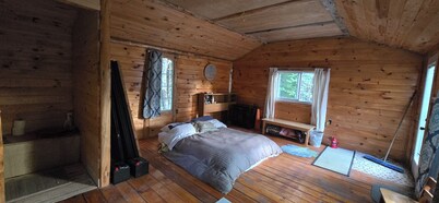 Charming Off- Grid cabin 5 min from the ocean in Midcoast Maine