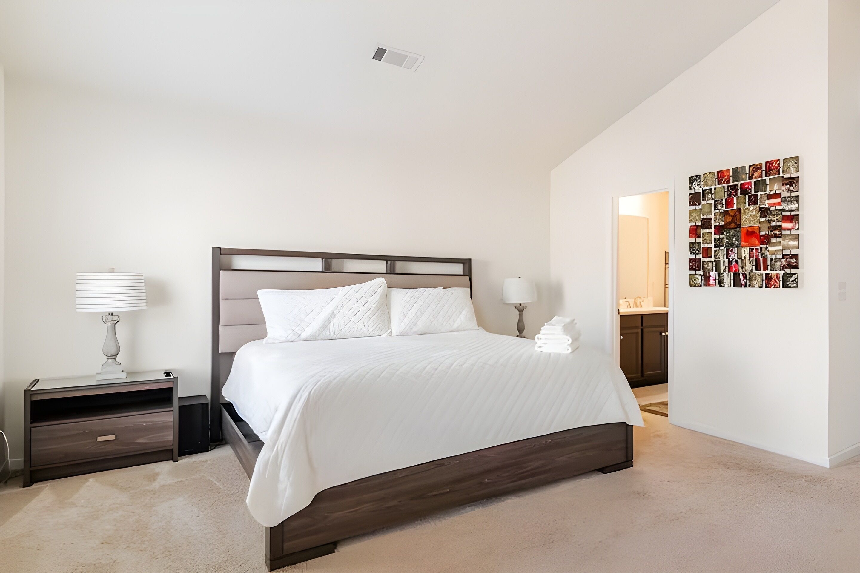 3 habitaciones, tabla de planchar con plancha, wifi y ropa de cama 