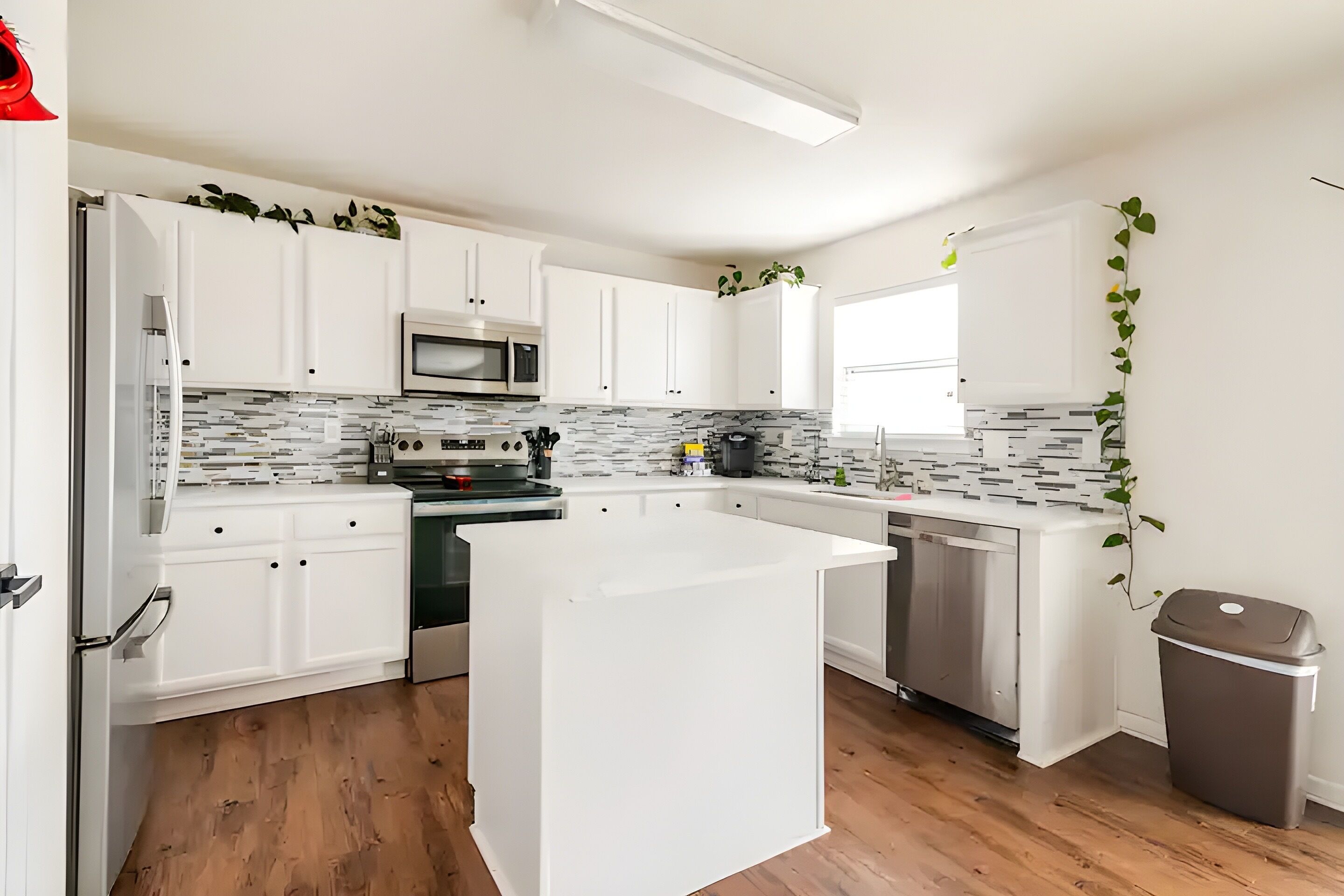 Micro-ondes, four, plaque de cuisson, lave-vaisselle