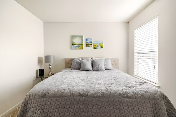 3 bedrooms, iron/ironing board, WiFi, bed sheets