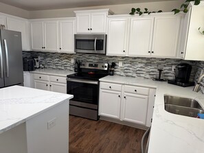 Microwave, oven, stovetop, dishwasher - 3-bedroom house in enchanting Dallas NC with AC, fitness and more (Dallas)