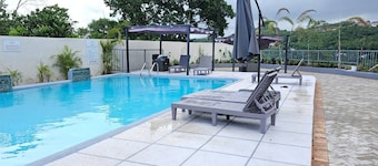 Private Cottage in Drax Hall Manor Pool Gym 24hr Secure