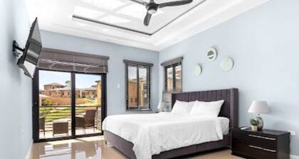 Private Cottage in Drax Hall Manor Pool Gym 24hr Secure