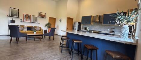 Premium-Apartment | Eigene Küche | Kühlschrank, Ofen, Mixer, Kochgeschirr/Geschirr/Besteck