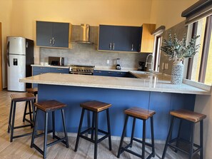 Premium Apartment | Private kitchen | Fridge, oven, blender, cookware/dishes/utensils - Departamento Casa Flores (Val'Quirico)