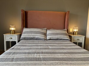 Premium appartement | Verduisterende gordijnen, een strijkplank/strijkijzer, gratis wifi