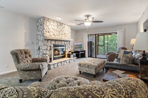 Smart TV - LazyDays Pet-Friendly Condo w/ Pool & Slip at 3M (Osage Beach)