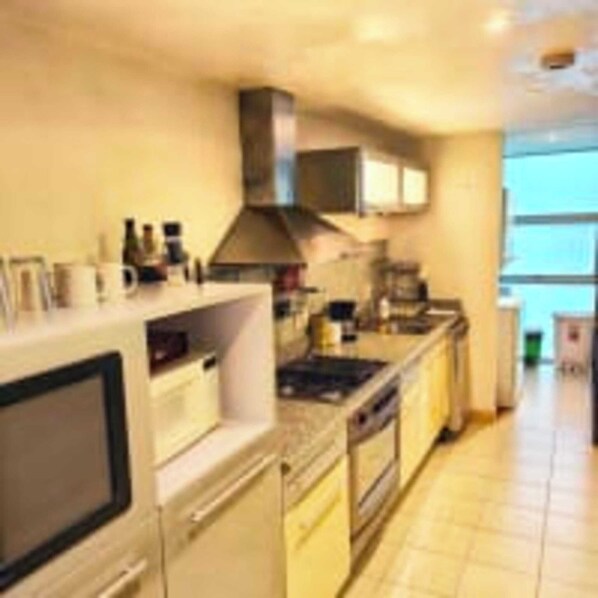 Fridge, cookware/dishes/utensils