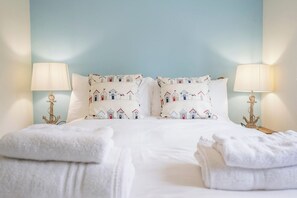 2 bedrooms, iron/ironing board, WiFi