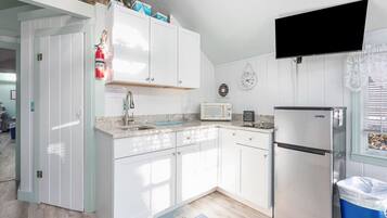 Fridge, microwave, coffee/tea maker, toaster