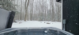 Rapid River Retreat Cottage - 3 Bed, 2 Bath, 2.5 acres, & Hot Tub