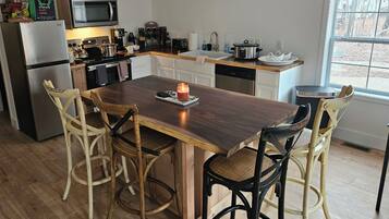 冰箱、微波炉、烤箱、炉灶