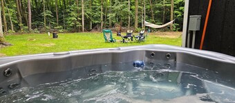 Rapid River Retreat Cottage - 3 Bed, 2 Bath, 2.5 acres, & Hot Tub