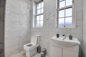 Apartment | Bathroom
