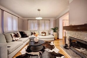 Living area - Vila Negoiu - timeless elegance for 12 (Sinaia)