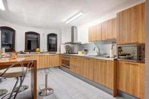 Private kitchen - Vila Negoiu - timeless elegance for 12 (Sinaia)